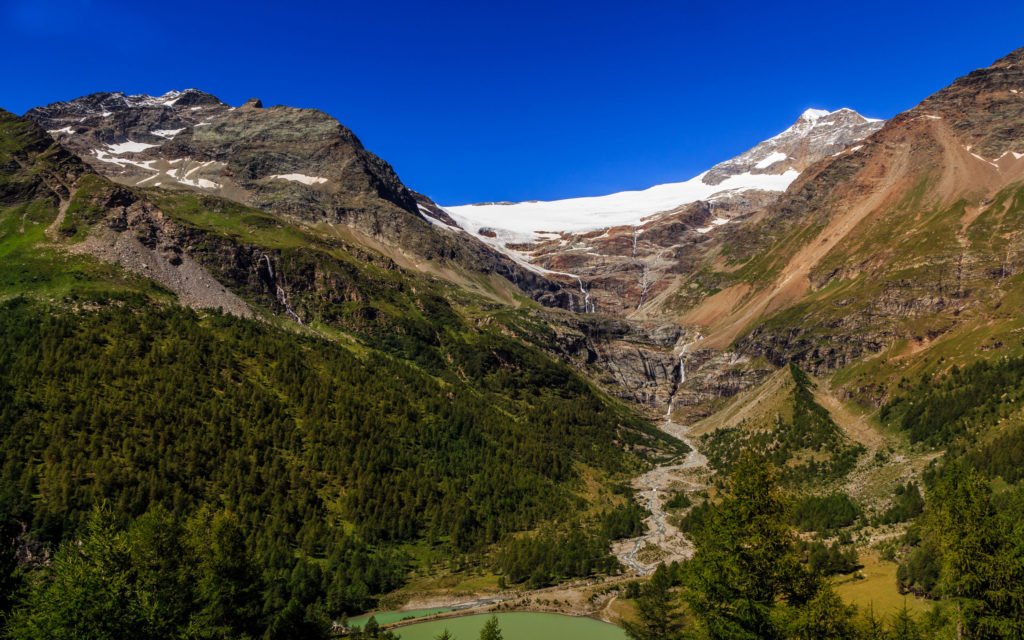 Vista da estação de Alp Grüm.