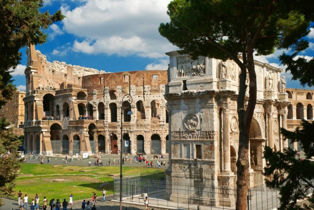 Arco de Constantino e Coliseu – Roma.