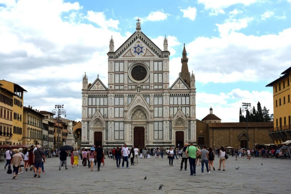 Piazza Santa Croce em Florença, onde Giuliano venceu o famoso torneio