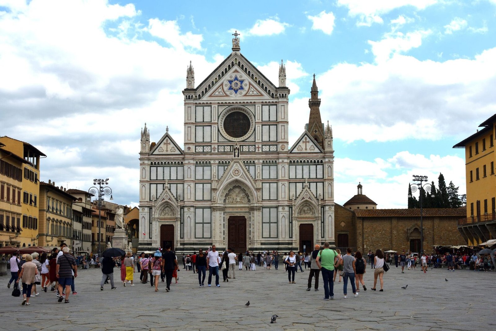 Piazza Santa Croce em Florença, onde Giuliano venceu o famoso torneio