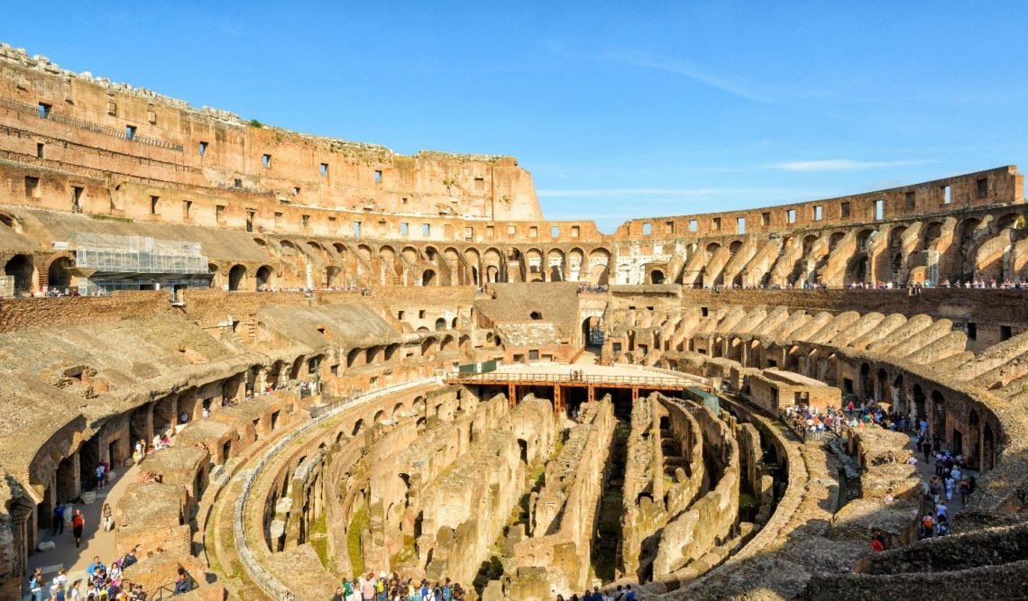 Detalhe do subsolo da arena, onde seja os animais selvagens nas jaulas, seja os gladiadores nos corredores aguardavam o próprio turno