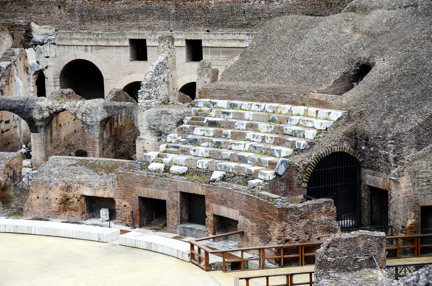 Parte interna do Coliseu em Roma