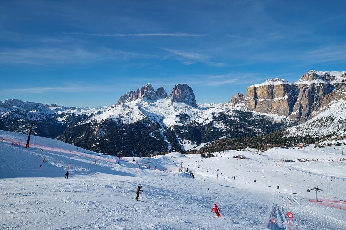 Pista de esqui nas Dolomitas.