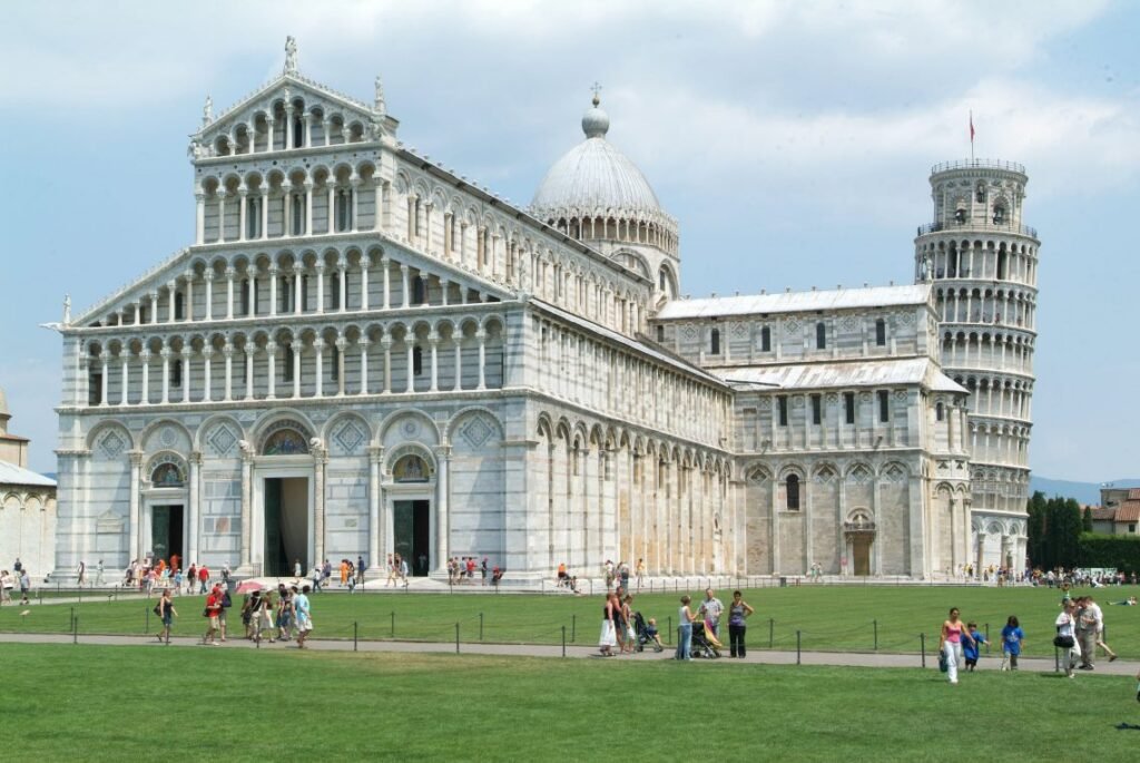 Piazza Campo dei Miracoli - Pisa, Toscana.