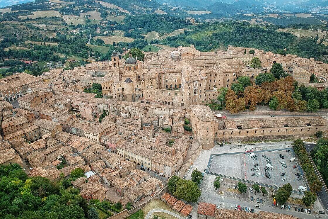 Vista aérea da cidade de Urbino. Foto: Magann / Bigstock