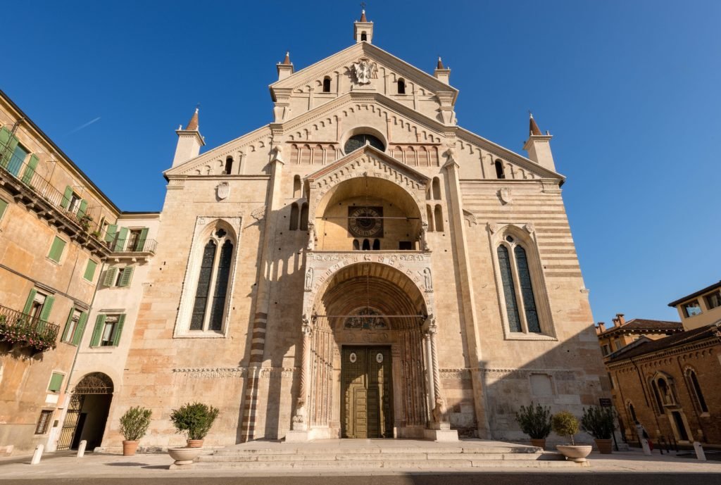 Fachada do Duomo de Verona.