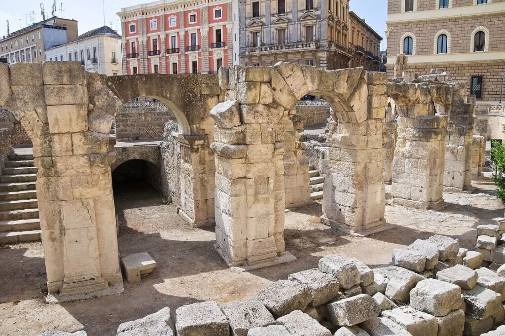 Lecce - anfiteatro romano na Piazza Santo Oronzo.