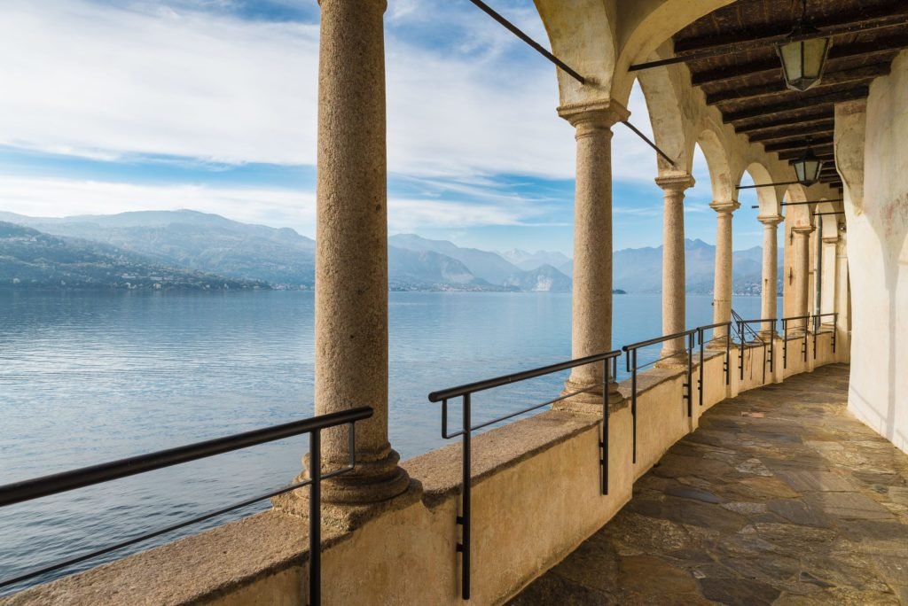 Colunata do Convento Meridionale - Santa Caterina del Sasso, Lago Maggiore.