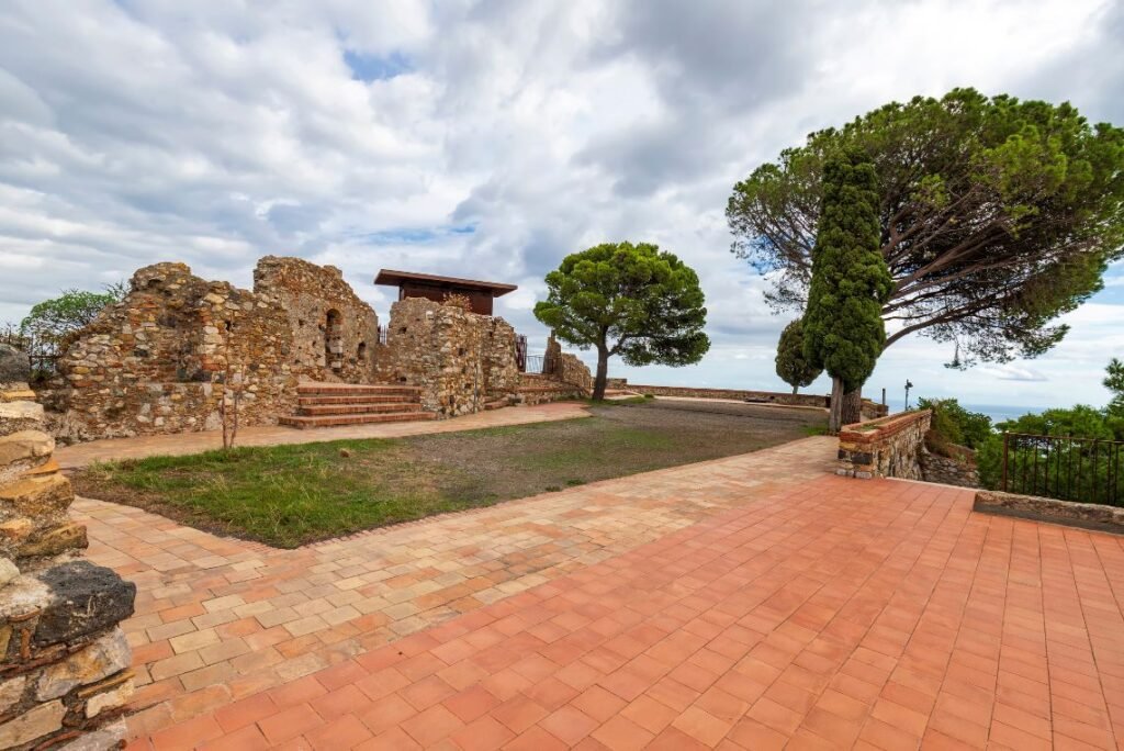 Ruínas do Castelo de Castelmola, Sicília, Itália