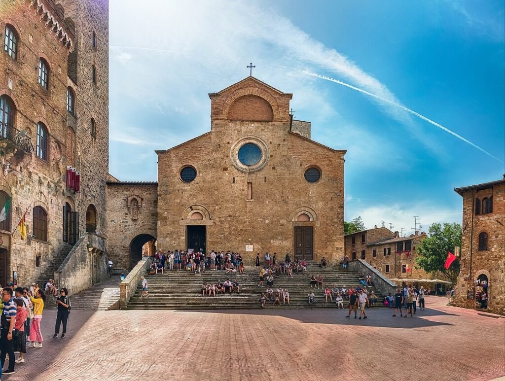 Igreja Colegiada de Santa Maria Assunta, no centro histórico de San Gimignano.