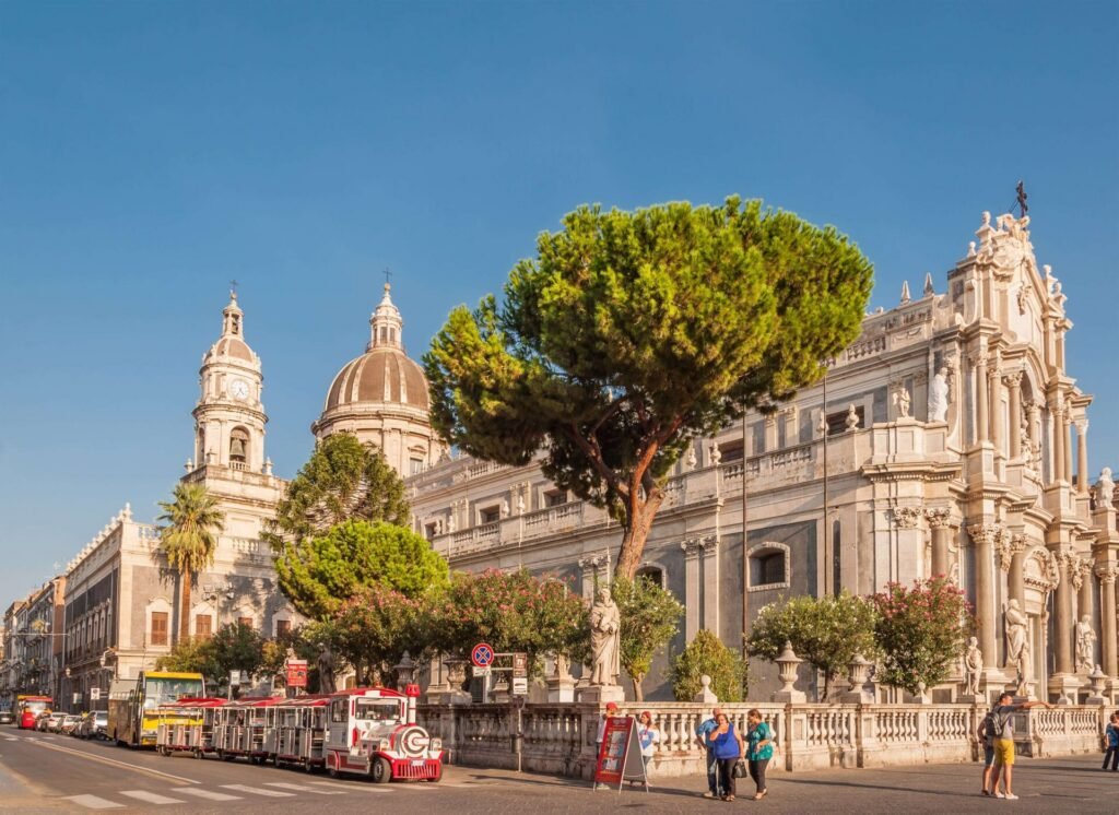 Piazza del Duomo com a Cathedral de Santa Agatha - Catania