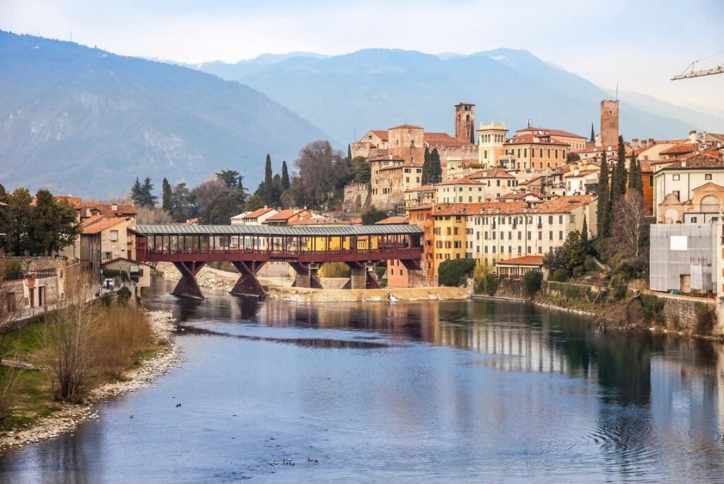 Bassano del Grappa, Ponte degli Alpini sobre o rio Brenta. Norte da Itália