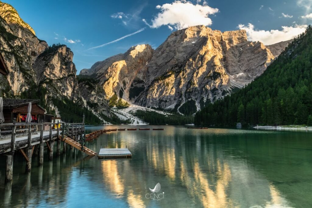 Lago de Braies ou Pragser Wildsee, norte da Itália