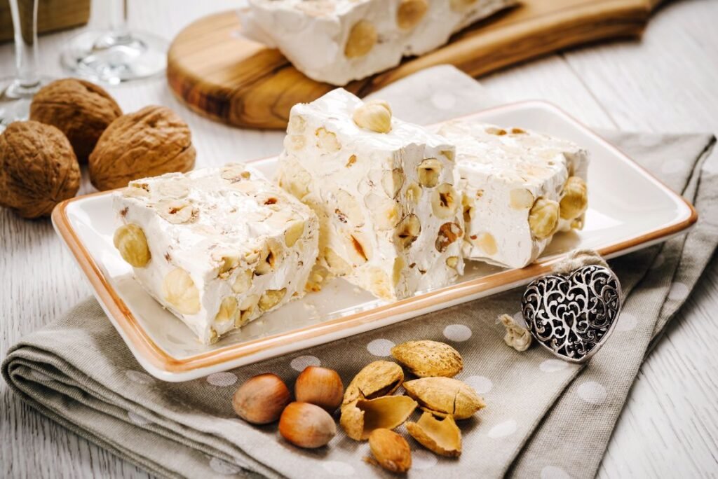 Torrone com mel e avelã. Natal na Itália.