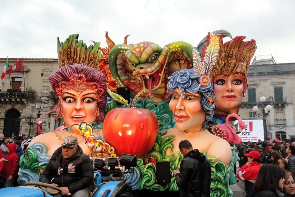 Carnaval na Itália em Acireale com carro alegórico artístico