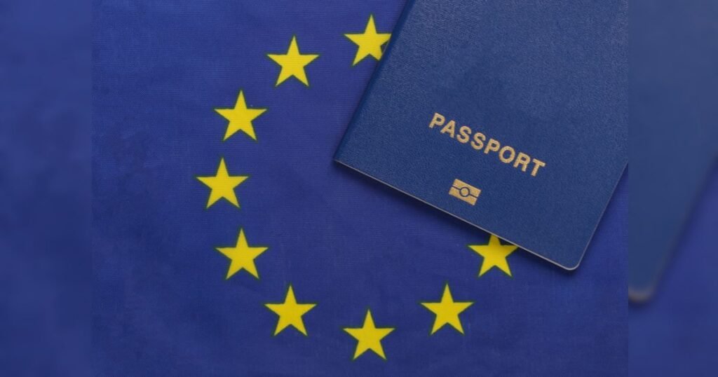 ETIAS Europa 2026 passaporte com bandeira da União Europeia
